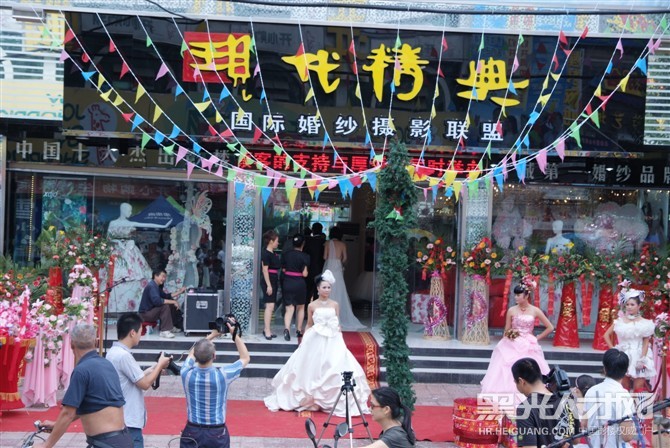 谷城现代精典婚纱摄影企业相册