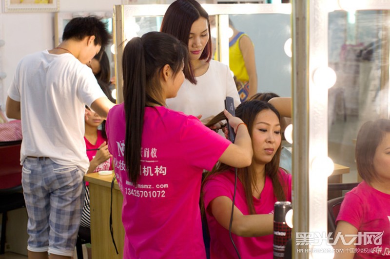集美尚妆化妆培训企业相册
